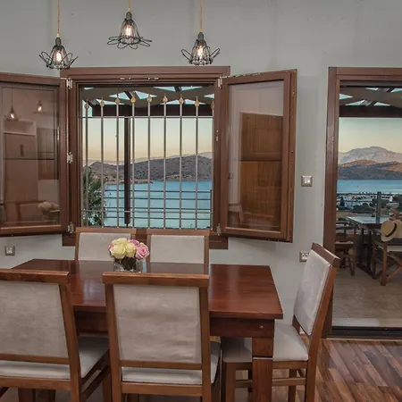Plaka Luxury Apartment